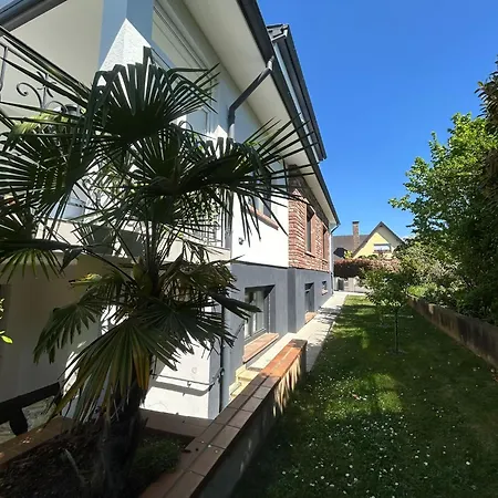 2 Private - 8 Guests - Air Conditioning - Parking Apartment