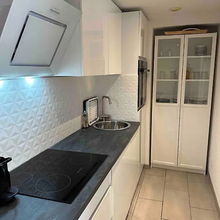 2 Private - 8 Guests - Air Conditioning - Parking Apartment