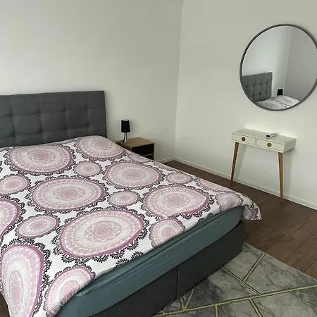 2 Private - 8 Guests - Air Conditioning - Parking Apartment