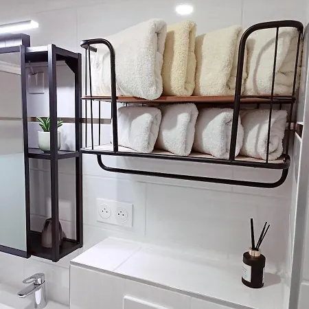 Apartment 2 Private - 8 Guests - Air Conditioning - Parking *